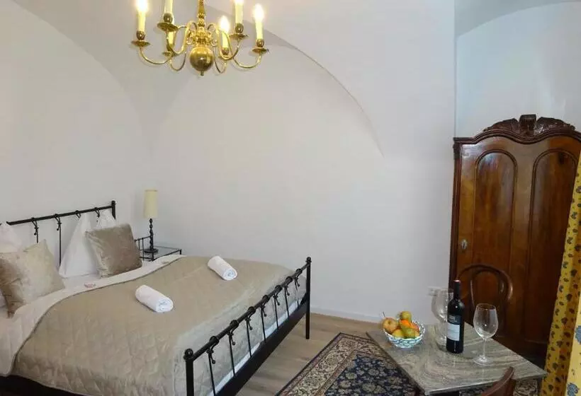Aamiaismajoitus (B&B) Widhof   Check In Im Hotel Nibelungenhof