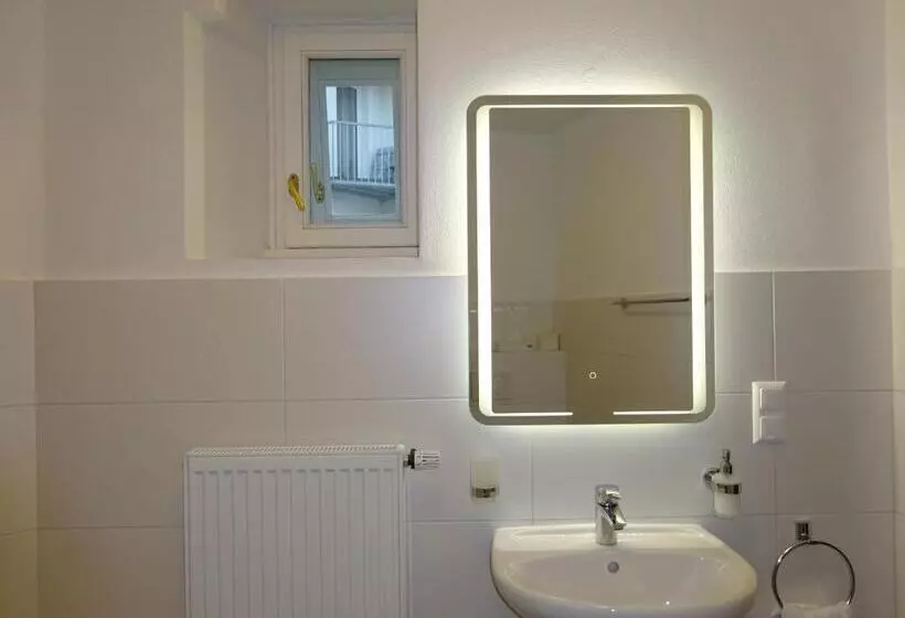 Aamiaismajoitus (B&B) Widhof   Check In Im Hotel Nibelungenhof