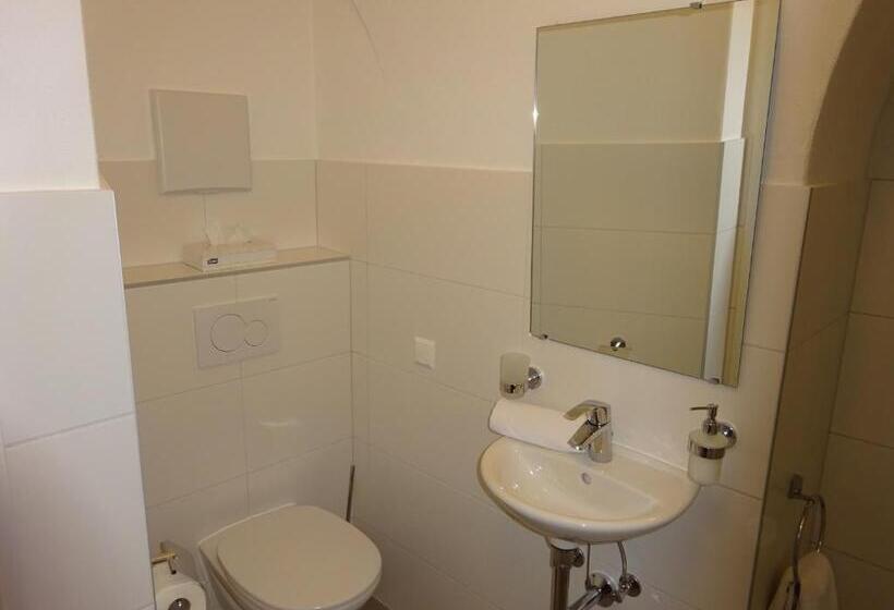 민박 Widhof   Check In Im Hotel Nibelungenhof