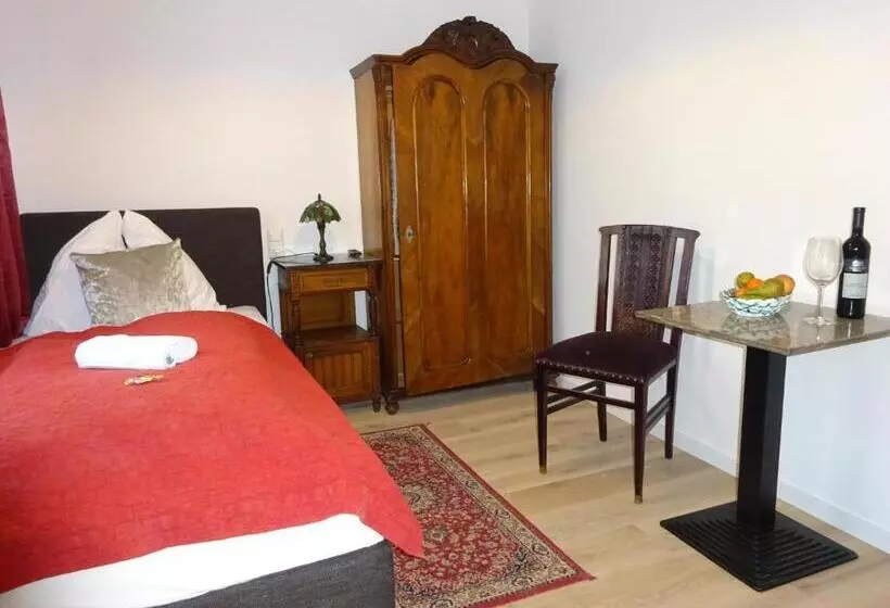 Aamiaismajoitus (B&B) Widhof   Check In Im Hotel Nibelungenhof