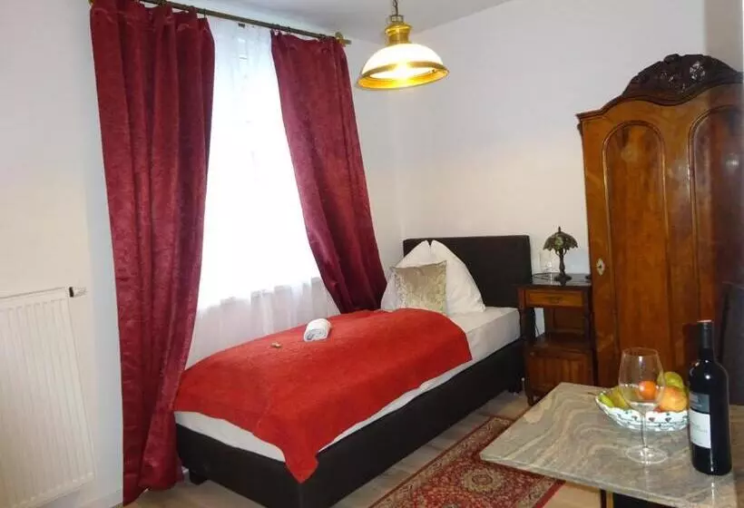 Aamiaismajoitus (B&B) Widhof   Check In Im Hotel Nibelungenhof