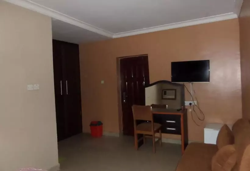 هتل B & S