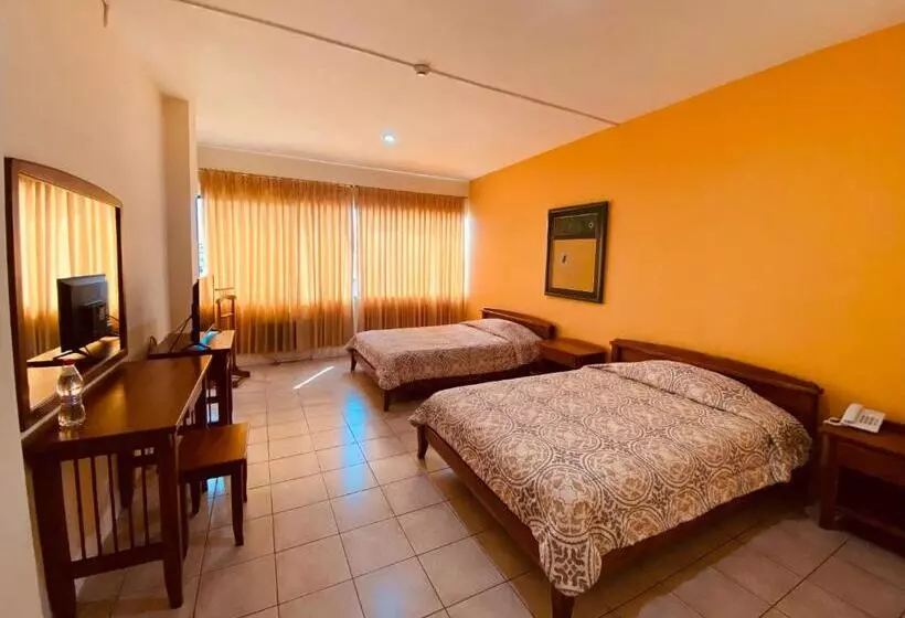 Hotelli Hostal Solar Del Puerto