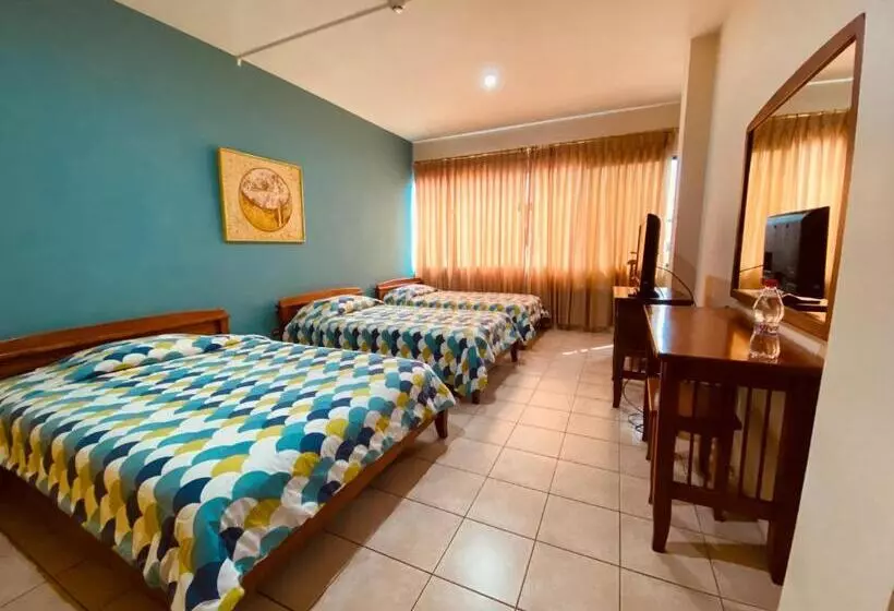 Hotelli Hostal Solar Del Puerto