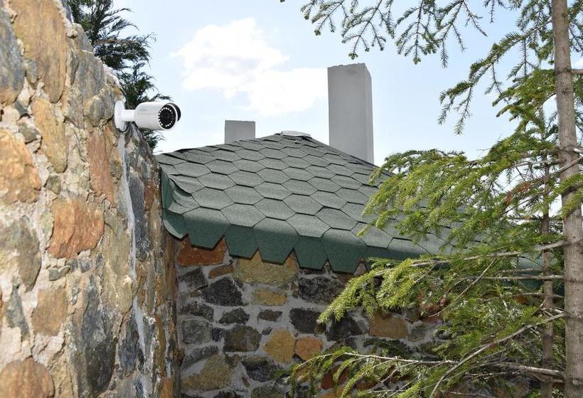 هتل Sofra E Shpatit