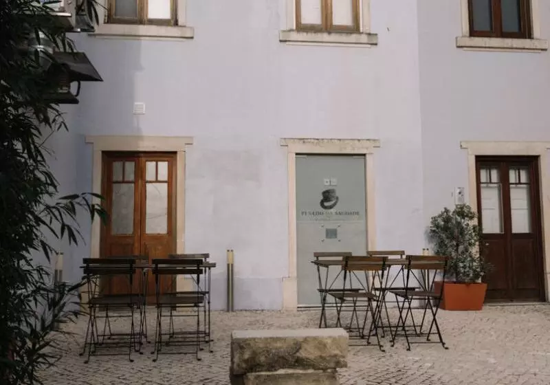 Penedo Da Saudade Suites & Hostel