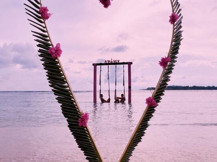 리조트 Pinkcoco Gili Air   Constant Surprises & For Cool Adults Only