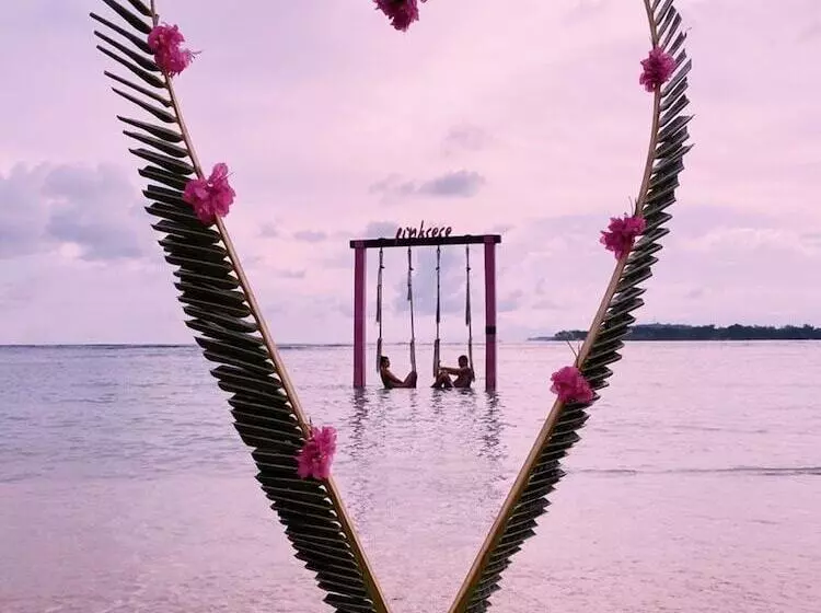 استراحتگاه Pinkcoco Gili Air   Constant Surprises & For Cool Adults Only
