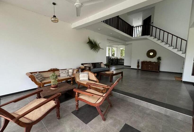 Shades Hotel & Villa