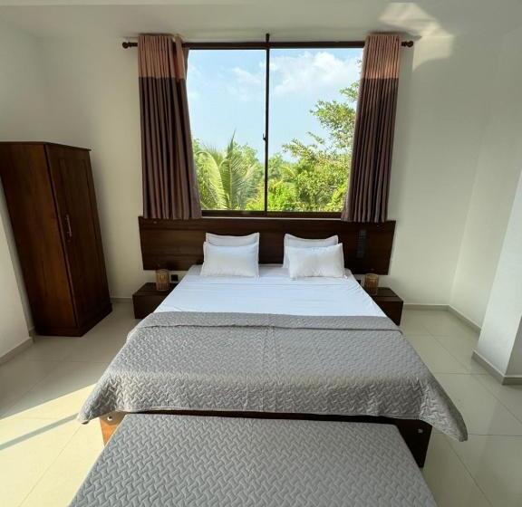 Shades Hotel & Villa