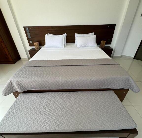 Shades Hotel & Villa