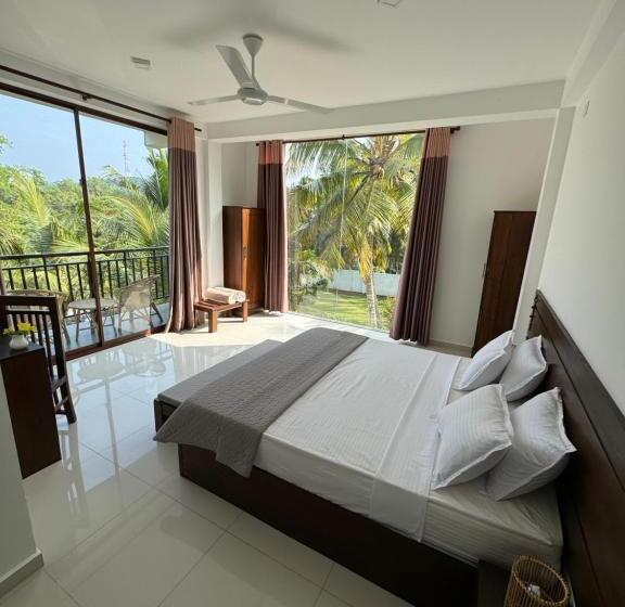 Shades Hotel & Villa