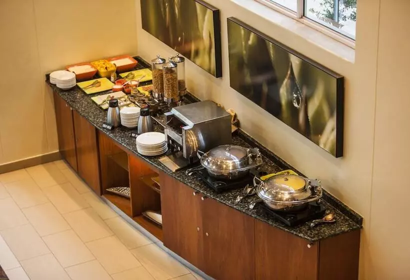 ホテル Stayeasy Pretoria