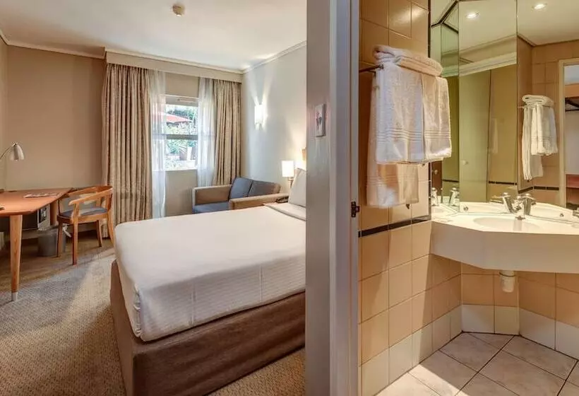 ホテル Stayeasy Pretoria