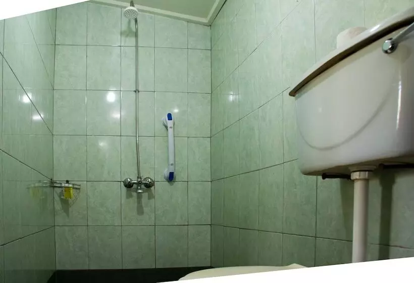 هتل New Court View