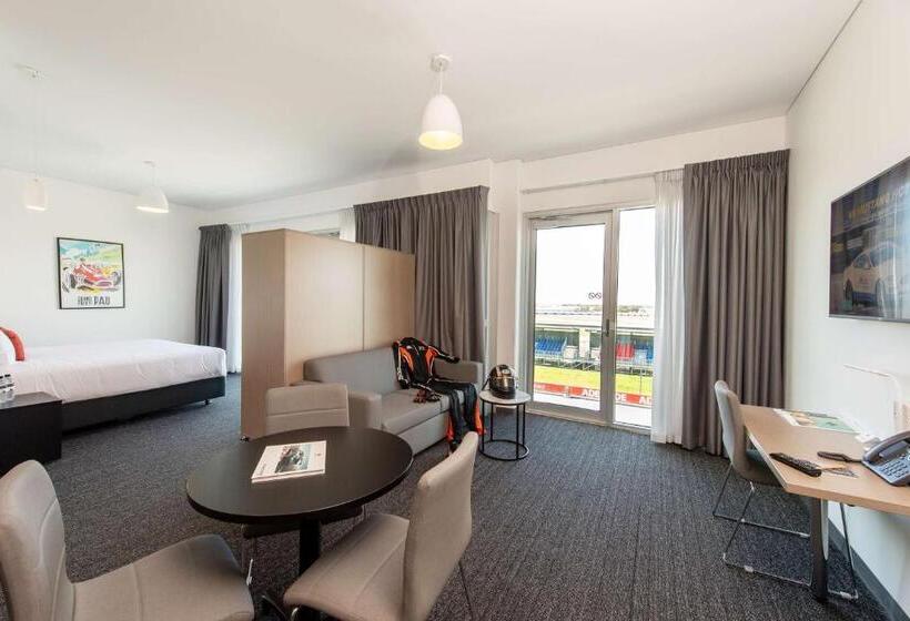 ホテル Rydges Pit Lane