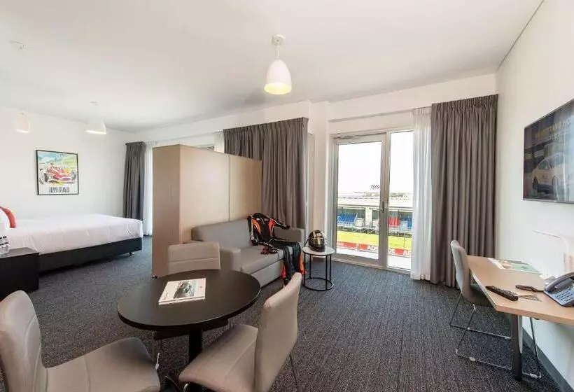 ホテル Rydges Pit Lane