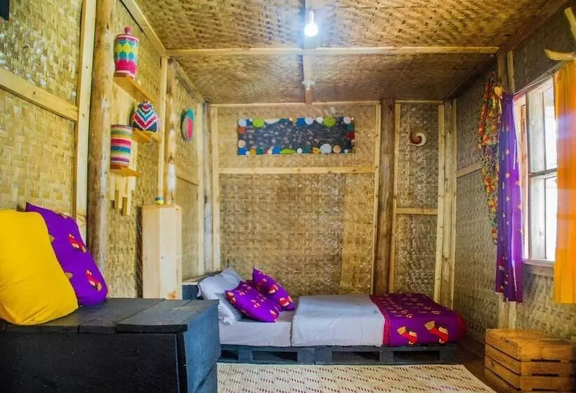 هتل The Kansiime Backpackers