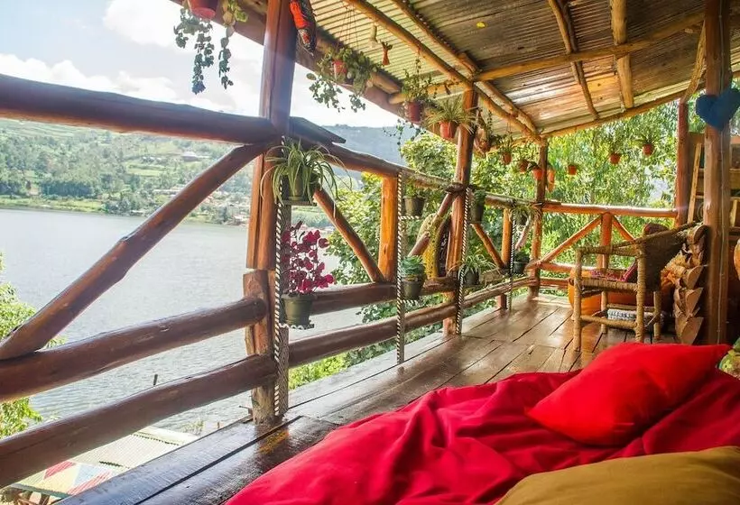 هتل The Kansiime Backpackers