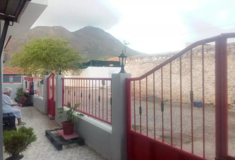 تختخواب و صبحانه Sol E Luna