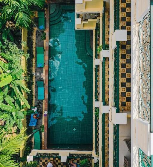 هتل Golden Banana Residence