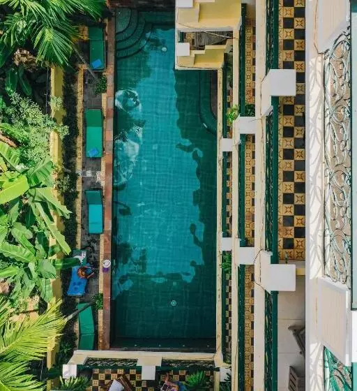 هتل Golden Banana Residence