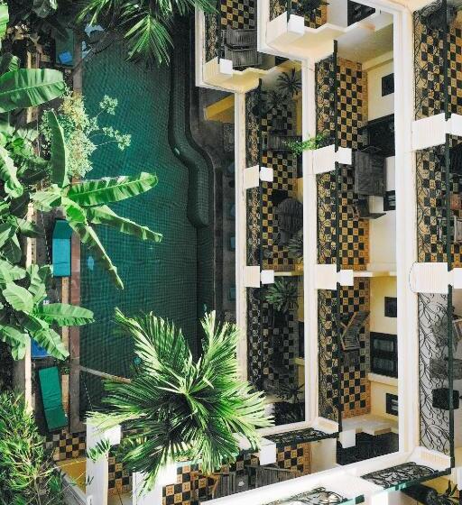 هتل Golden Banana Residence