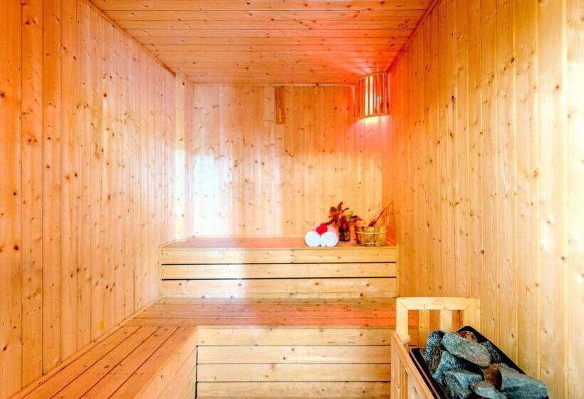 هتل Golden Banana Residence