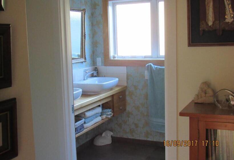 Woolshed Bed & Breakfast