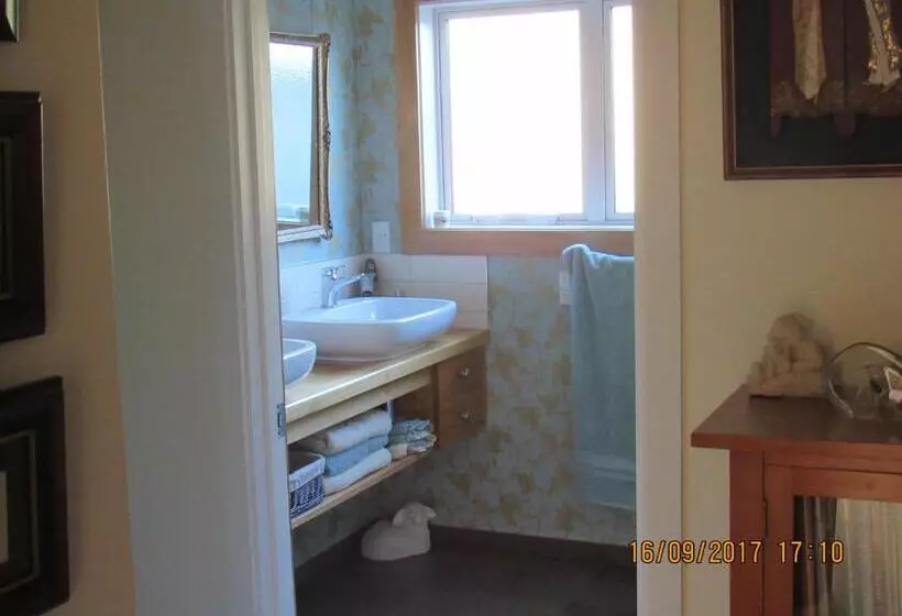 Woolshed Bed & Breakfast