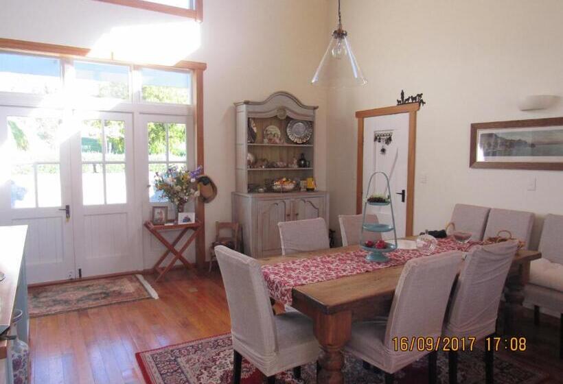 Woolshed Bed & Breakfast