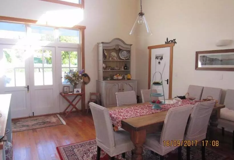 Woolshed Bed & Breakfast