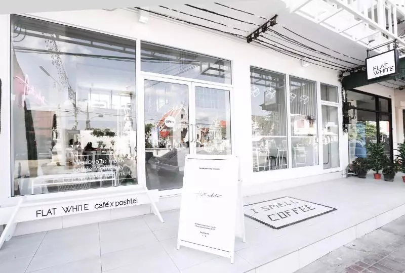 هاستل Flat White Cafe X Poshtel