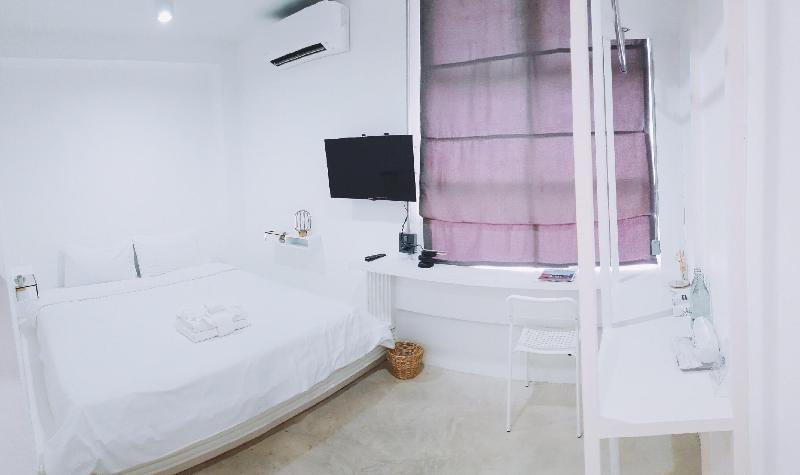 هاستل Flat White Cafe X Poshtel