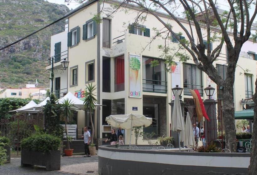 Ostello Modern & Recycled Guest House