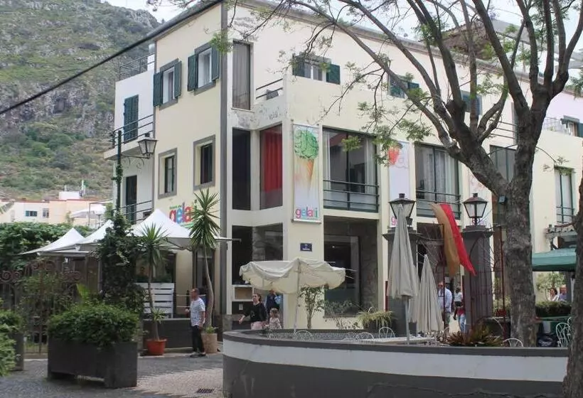 Retkeilymaja Modern & Recycled Guest House