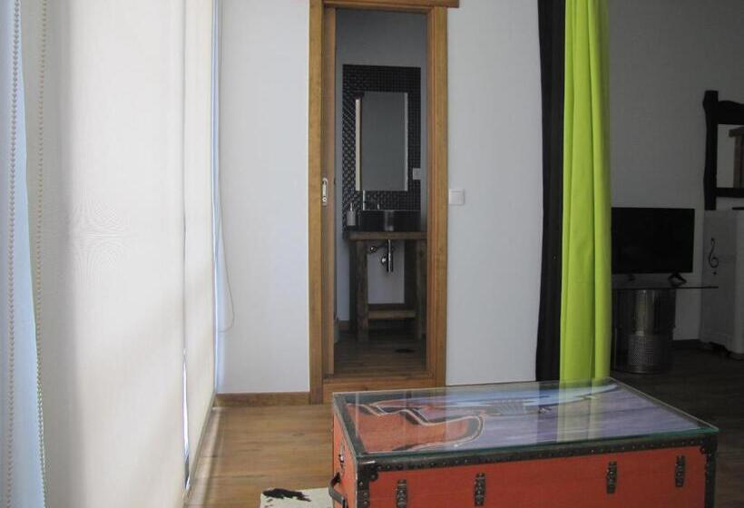 Ostello Modern & Recycled Guest House