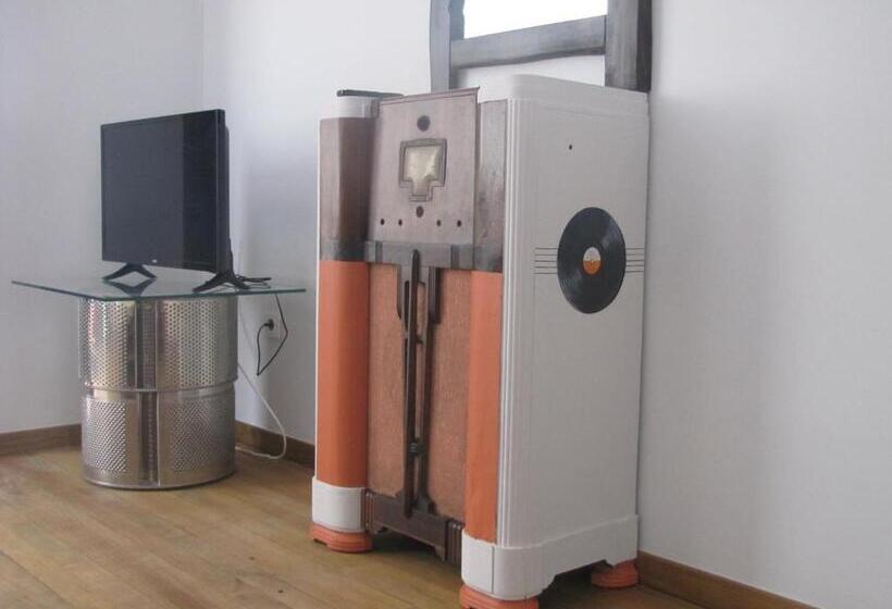 Ostello Modern & Recycled Guest House