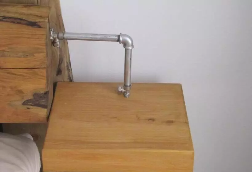 Retkeilymaja Modern & Recycled Guest House