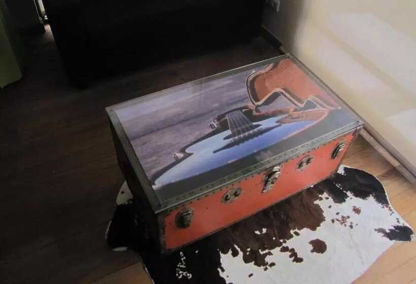 Retkeilymaja Modern & Recycled Guest House