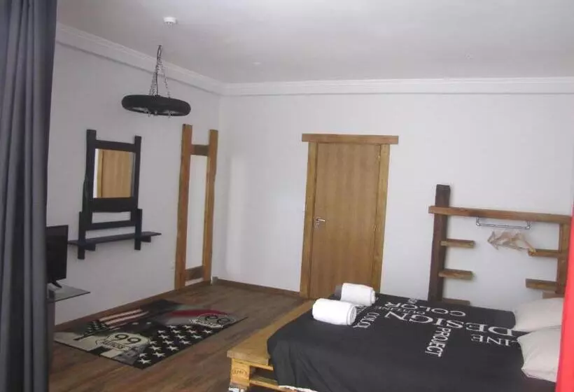 Retkeilymaja Modern & Recycled Guest House