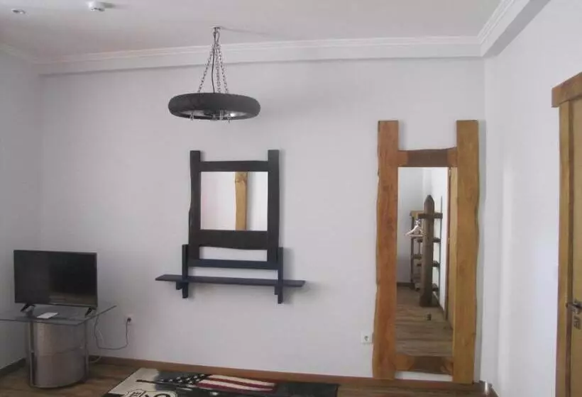 Retkeilymaja Modern & Recycled Guest House