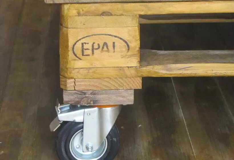 Retkeilymaja Modern & Recycled Guest House