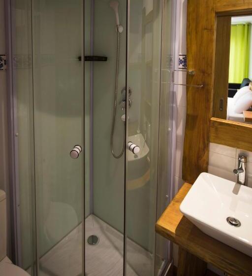 Ostello Modern & Recycled Guest House