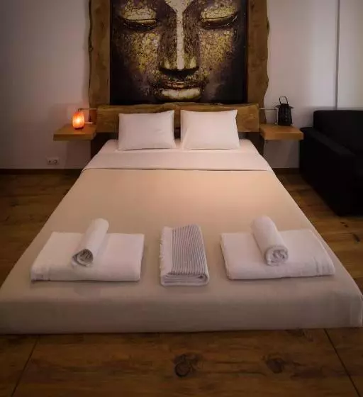 Retkeilymaja Modern & Recycled Guest House