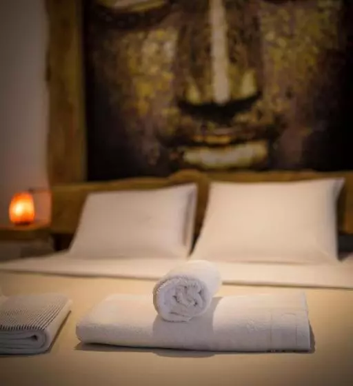 Retkeilymaja Modern & Recycled Guest House