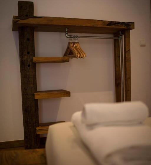 Ostello Modern & Recycled Guest House