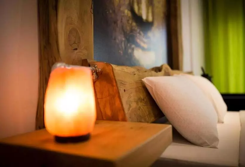 Retkeilymaja Modern & Recycled Guest House