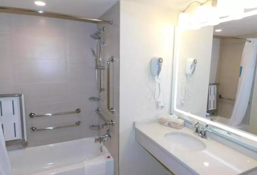 Hotelli Days Inn & Suites By Wyndham Kearney Ne