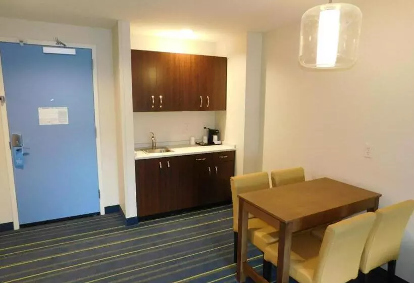 Hotelli Days Inn & Suites By Wyndham Kearney Ne